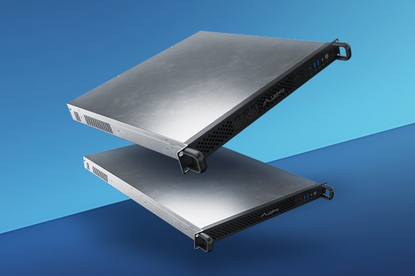Trzy obudowy serwerowe RACK 19″ 1U